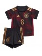 Billige Tyskland Leon Goretzka #8 Bortedraktsett Barn VM 2022 Kortermet (+ Korte bukser)